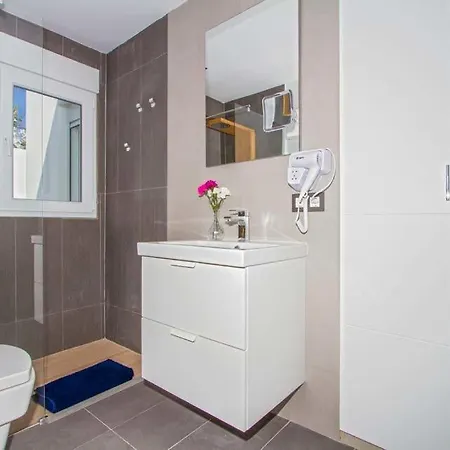 Vila In Playa Blanca Sleeps 8 Includes Swimming Pool Air Con And Wifi *