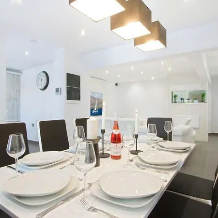 Vila In Playa Blanca Sleeps 8 Includes Swimming Pool Air Con And Wifi Playa Blanca (Lanzarote)