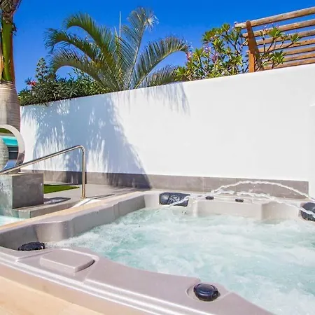 In Playa Blanca Sleeps 8 Includes Swimming Pool Air Con And Wifi Vila Playa Blanca (Lanzarote)