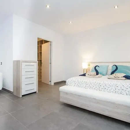 In Playa Blanca Sleeps 8 Includes Swimming Pool Air Con And Wifi *