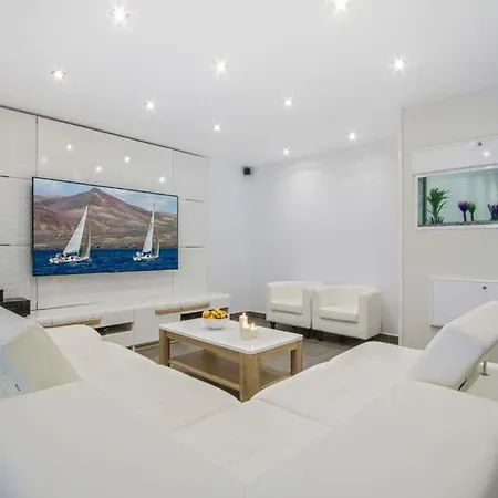 In Playa Blanca Sleeps 8 Includes Swimming Pool Air Con And Wifi Villa Playa Blanca (Lanzarote)