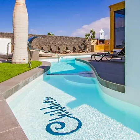 In Playa Blanca Sleeps 8 Includes Swimming Pool Air Con And Wifi 플라야블랑카